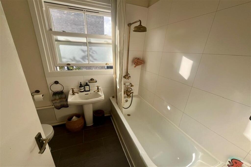Apartment in London, Lower Holloway, Holloway - More