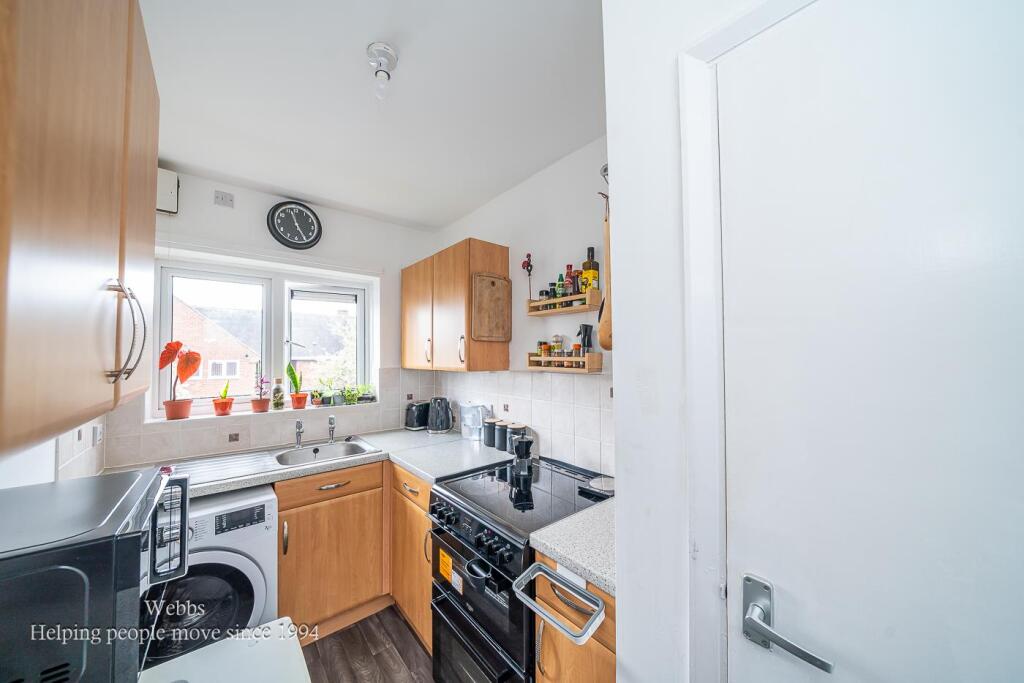 Apartment in Wolverhampton, Ashmore Park - More