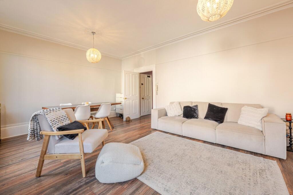 Apartment in Warwick, Royal Leamington Spa - View 4