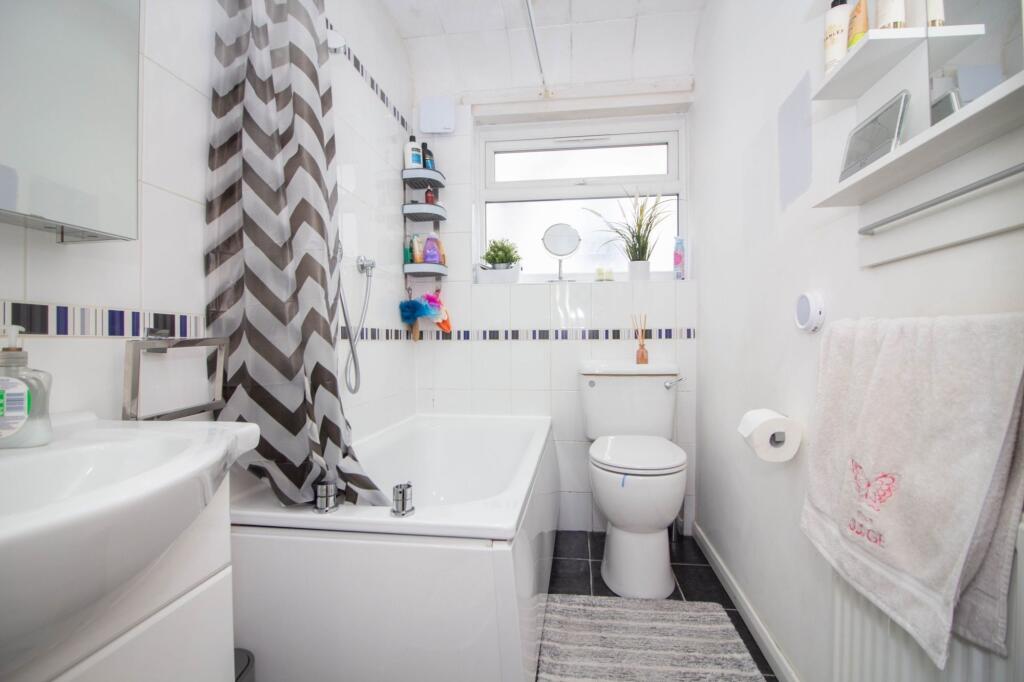 Compton Place, Watford, WD19 photo 4