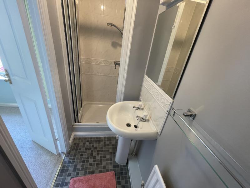 Apartment in Leeds, West Yorkshire - View 5