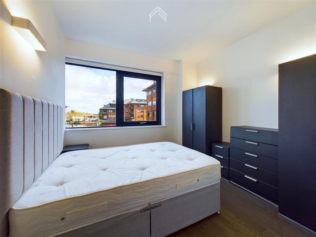 Apartment in St Albans - More