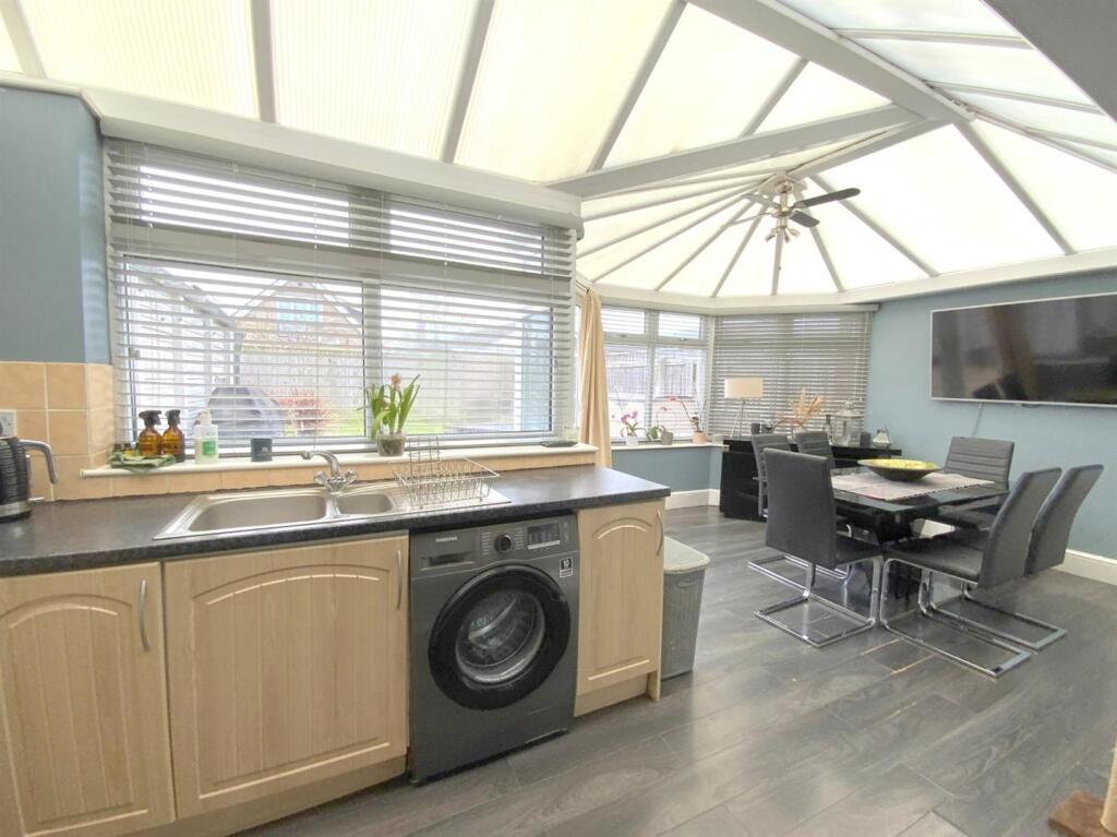 Newstead Avenue, Holton-Le-Clay photo 4