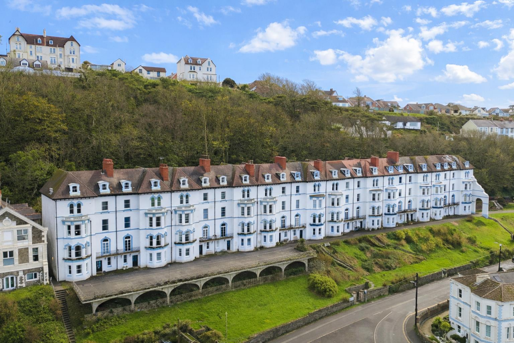 2-bed flat on Kipling Terrace, Bideford, £90,000