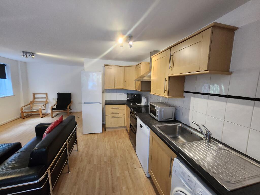 Apartment in Manchester, Fallowfield - View 4