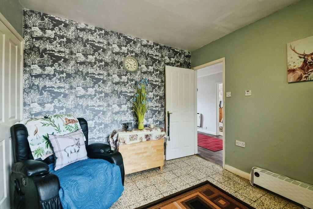 House in East Lindsey, Church End, North Somercotes - More