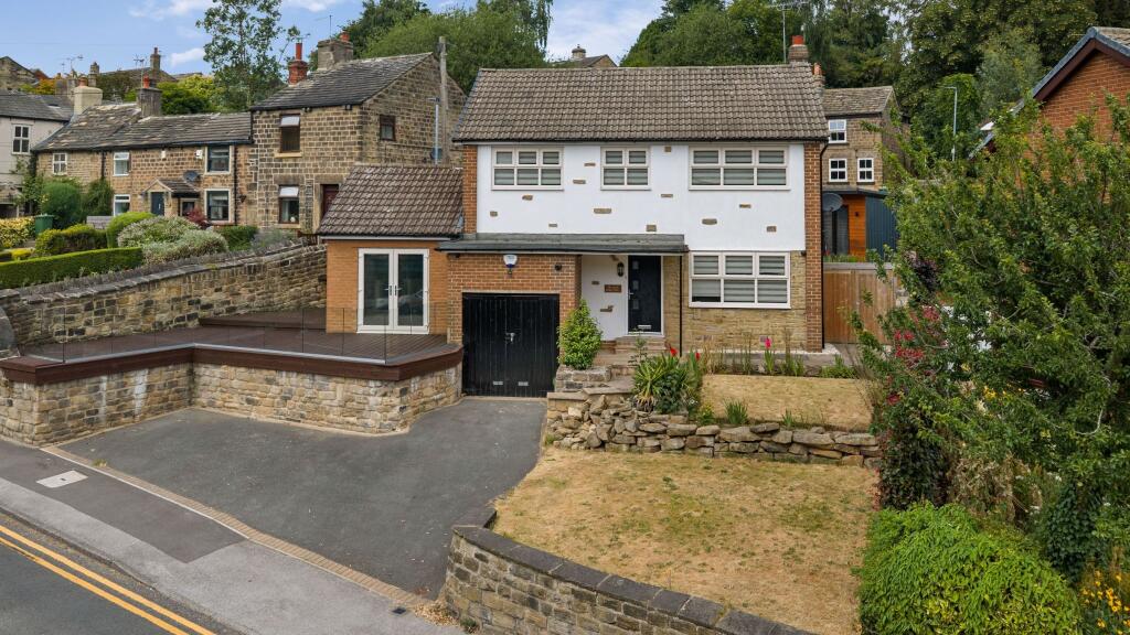Main image of property: The Elms, 1 Lake View, Newmillerdam, Wakefield