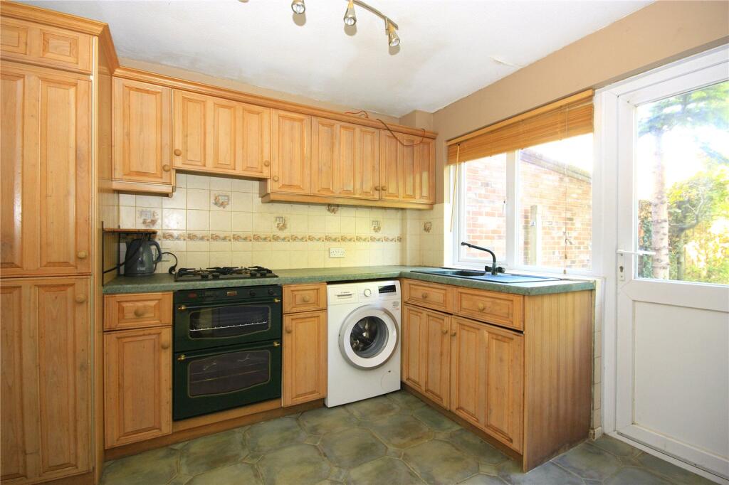 St. Francis Place, Havant, Hampshire, PO9 photo 2