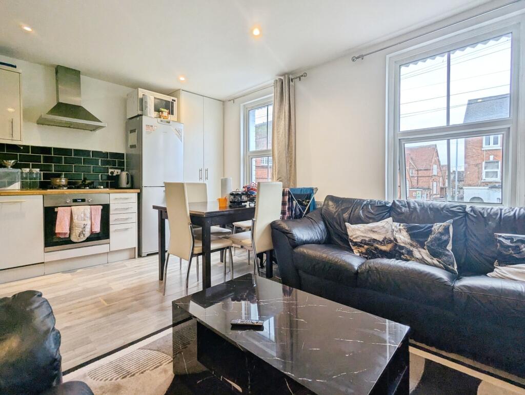 Apartment in Reading, Katesgrove - View 3