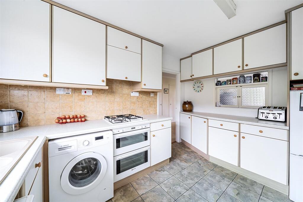 10, Rockway, Shipton Gorge, Bridport photo 3