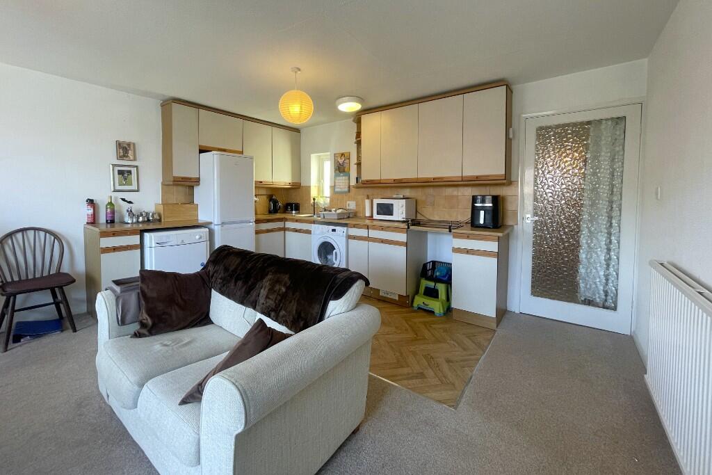 Flat 1, 14 Haggersgate, Whitby, North Yorkshire, YO21 3PP photo 4