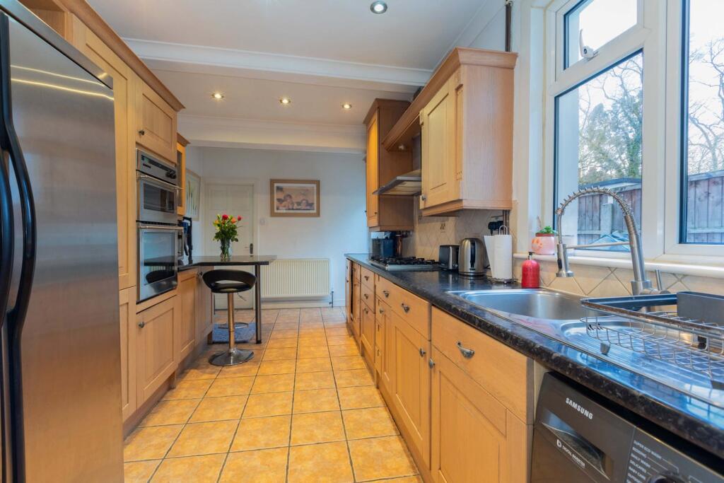 Clare Road, Maidenhead, SL6 photo 2