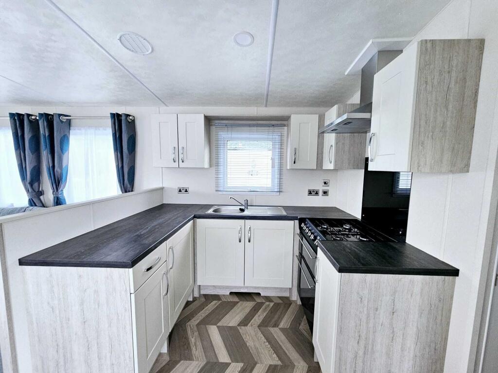 Lodge 3 at Scalby Close Park, Burniston Road, Scarborough, North Yorkshire photo 4