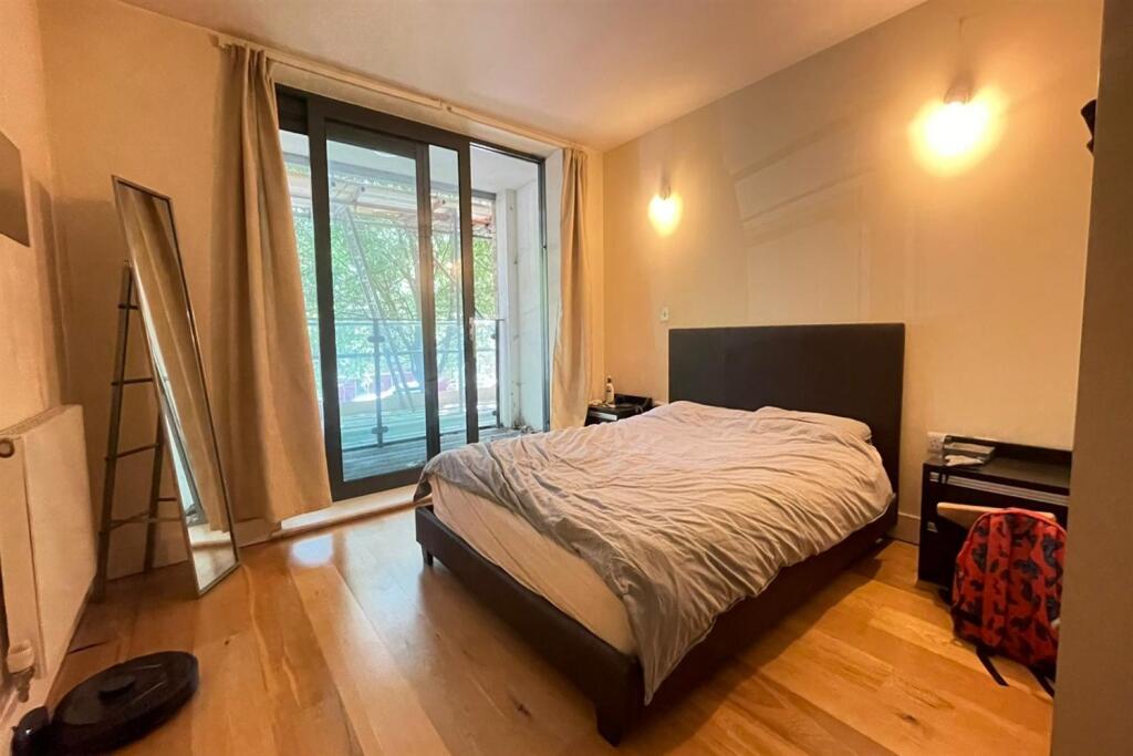 Apartment in London - More