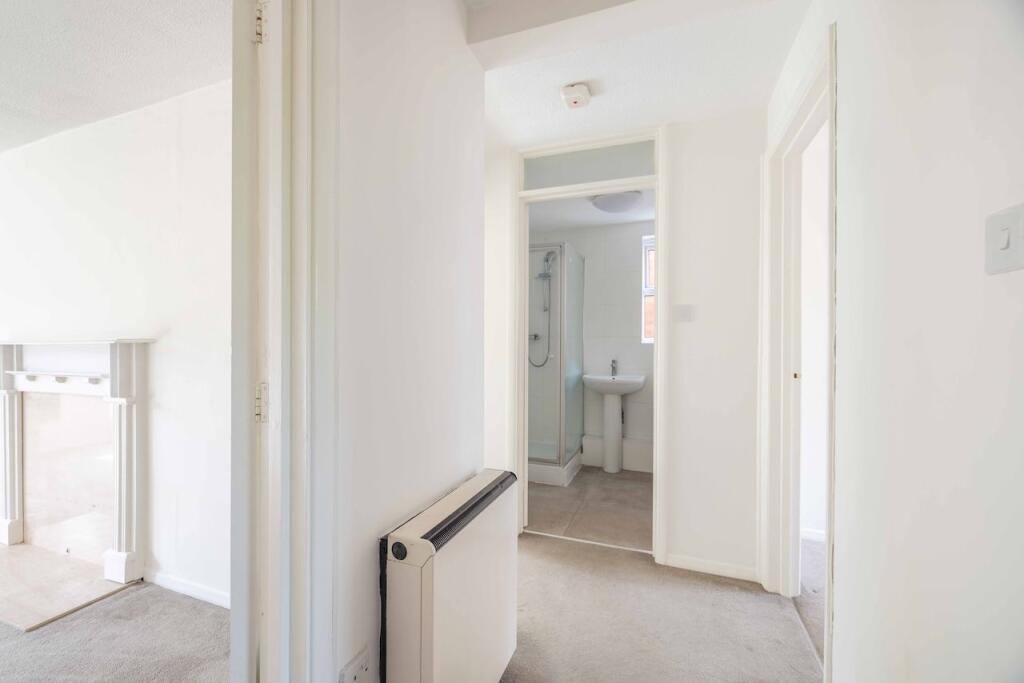 Apartment in Slough - View 5