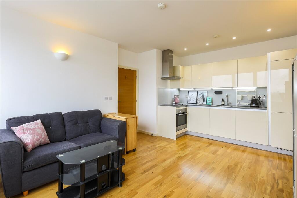 Main image of property: 766 Holloway Road, Archway, London, N19