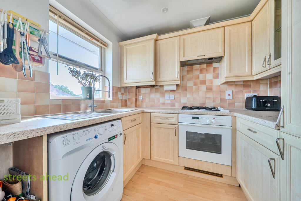 Apartment in Croydon - View 4