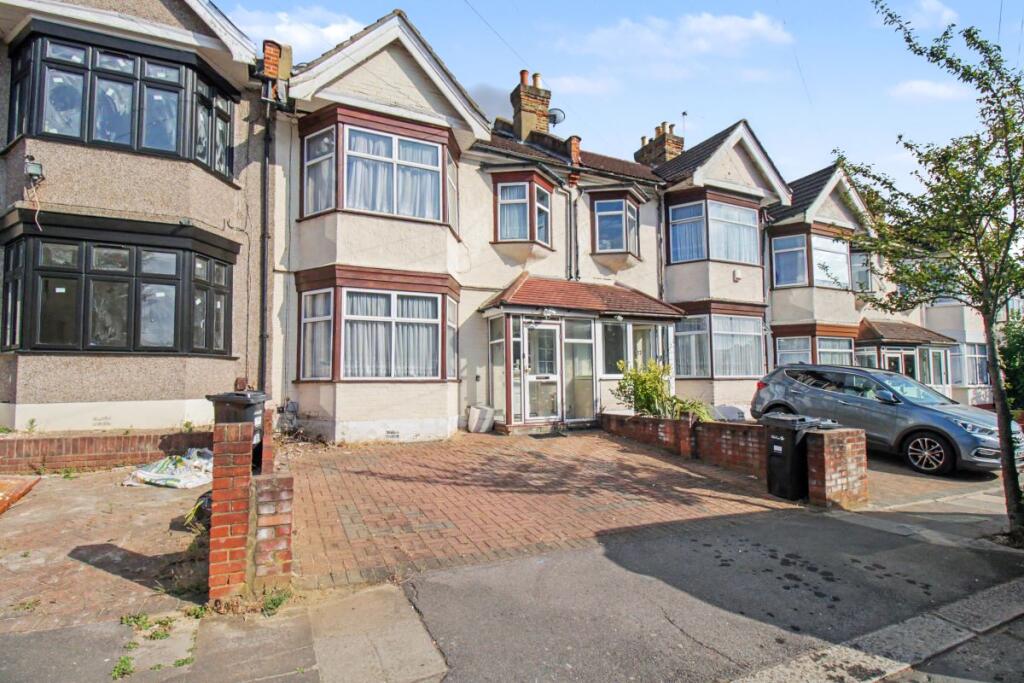 Main image of property: 21 Lennox Gardens, Ilford, Essex, IG1 3LF