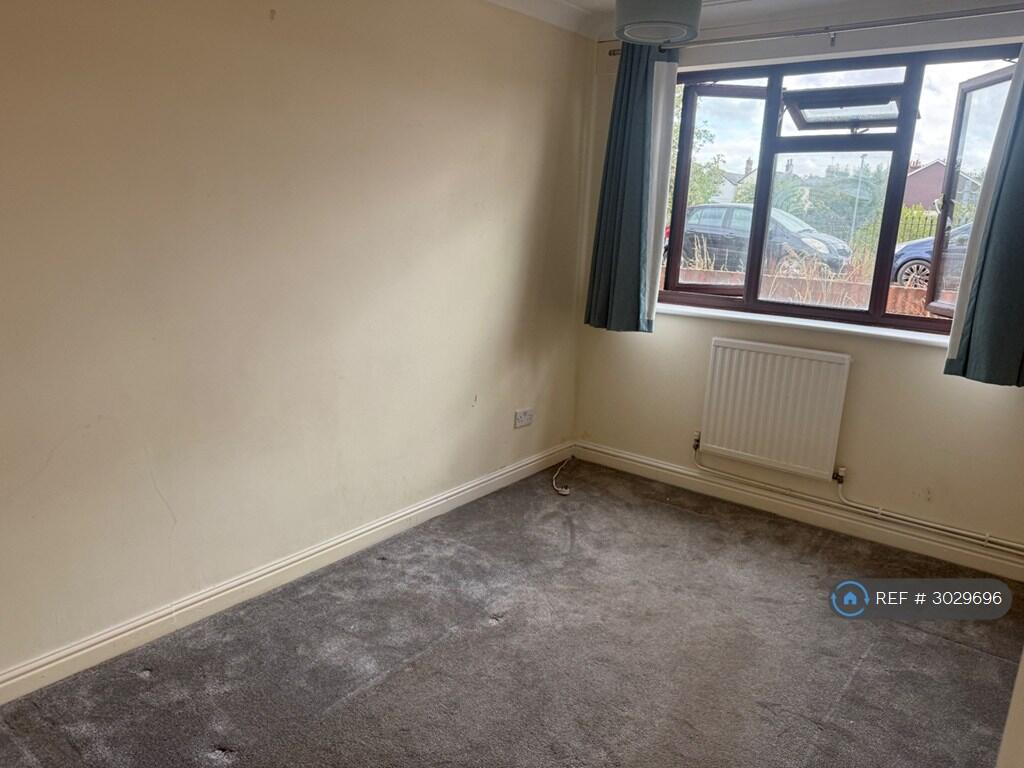 Apartment in Reading - View 4