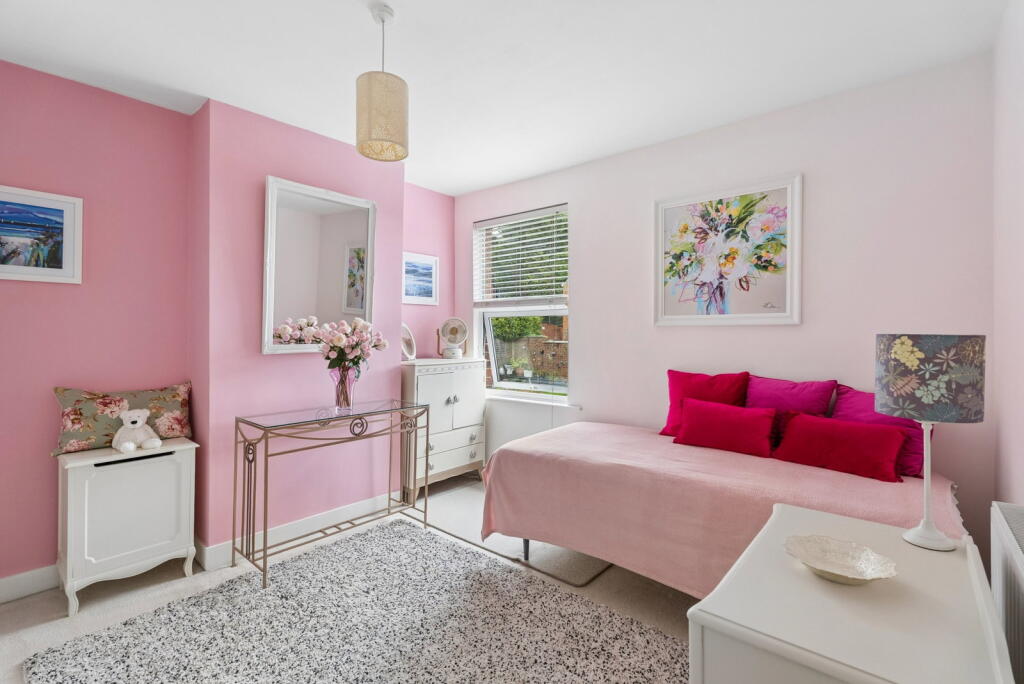 House in Hemel Hempstead - More