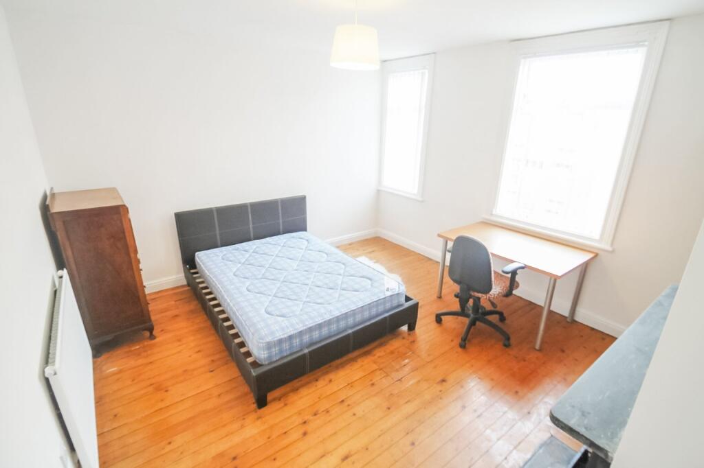House in Leeds, Hyde Park - View 4