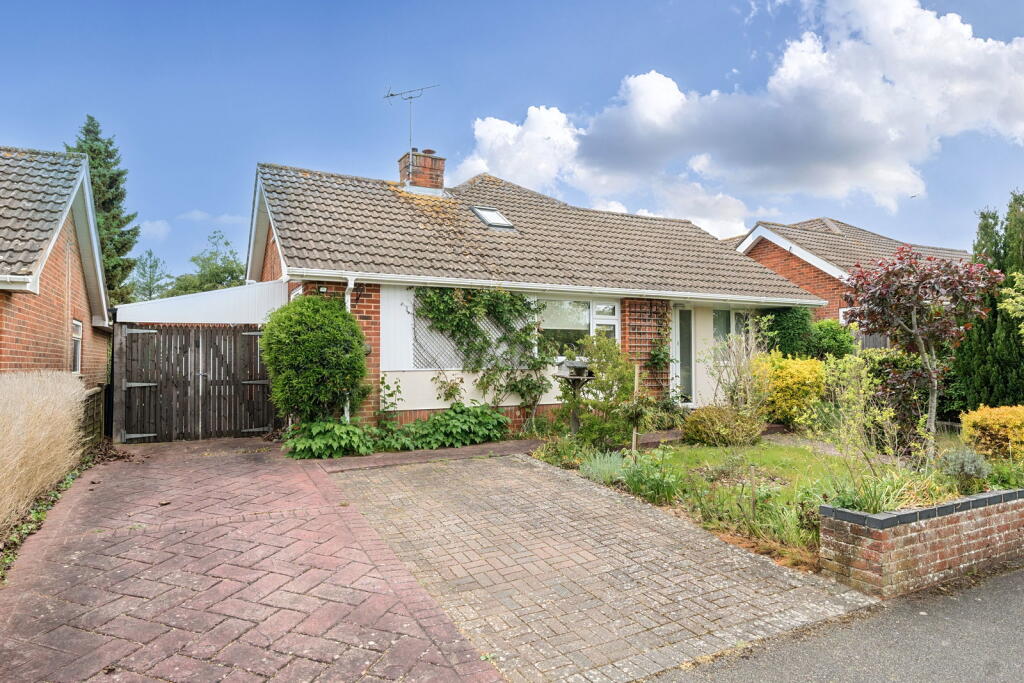 3-bed detached on Blendon Drive, Andover SP10 3NG, £450,000