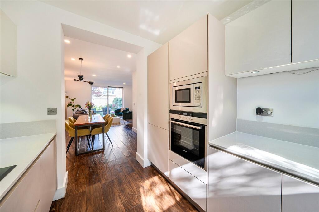 House in London - View 5
