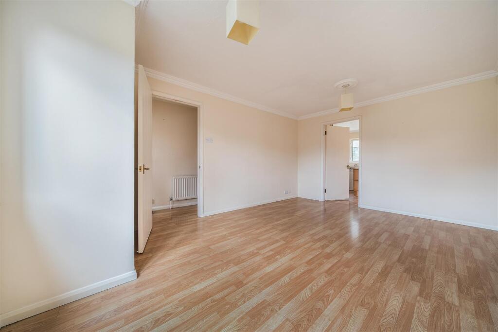 Hubbard Close Twyford, Berkshire, RG10 0XU photo 3