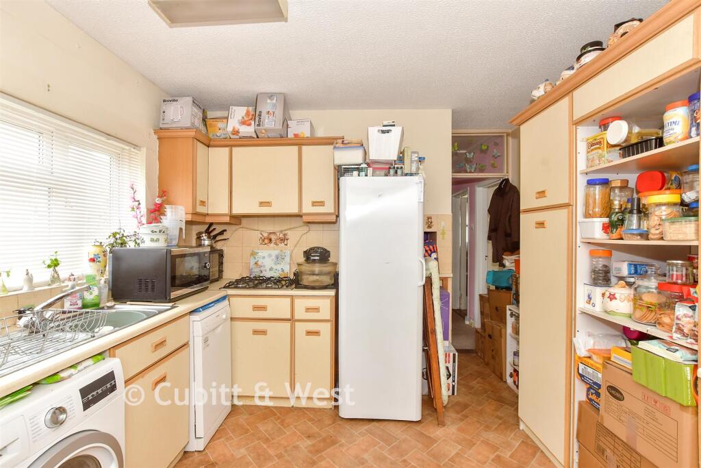 House in Havant, Hampshire - View 4
