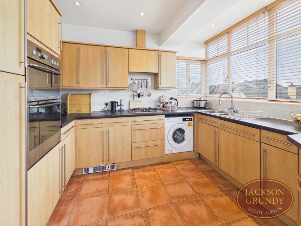 St. Crispin Crescent, St Crispin, NN5 6GD photo 2