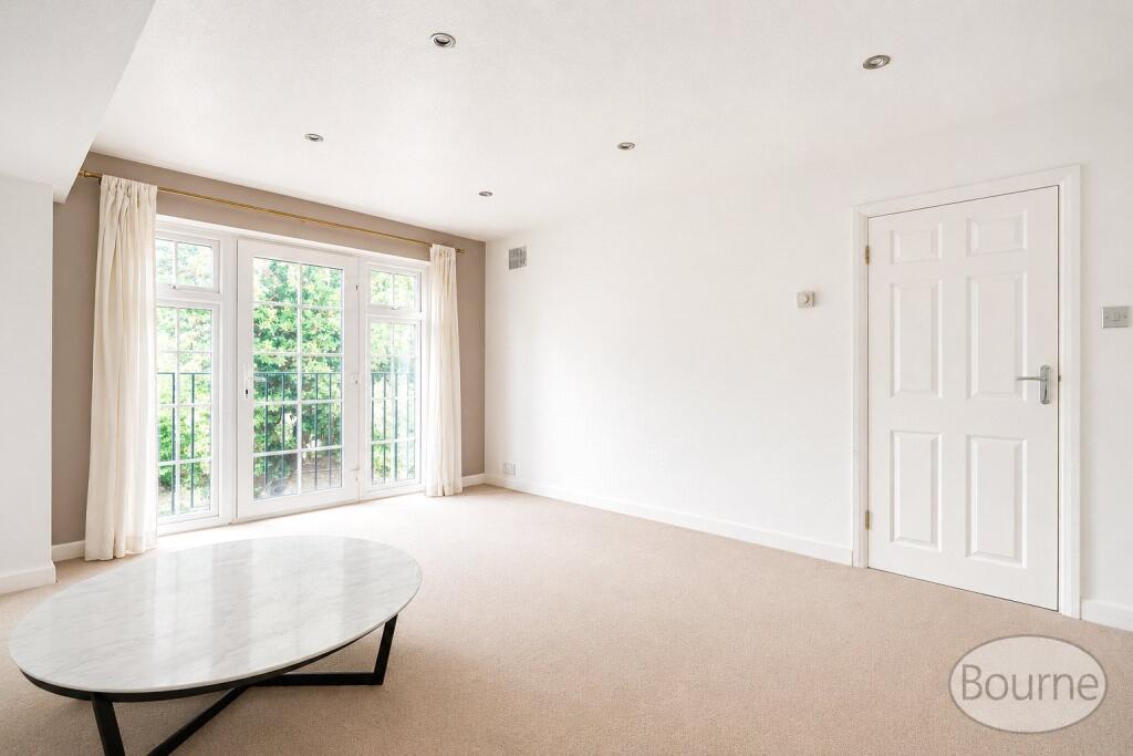 Apartment in Guildford, Surrey - View 4