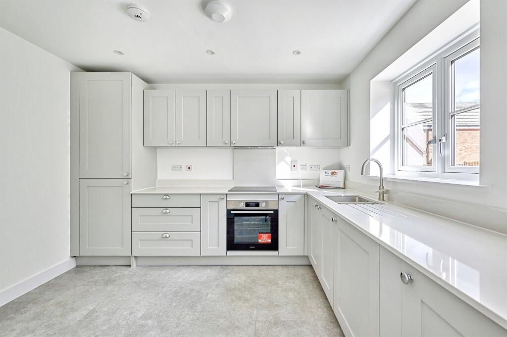 Saxon Drive, Great Chesterford, Saffron Walden photo 3