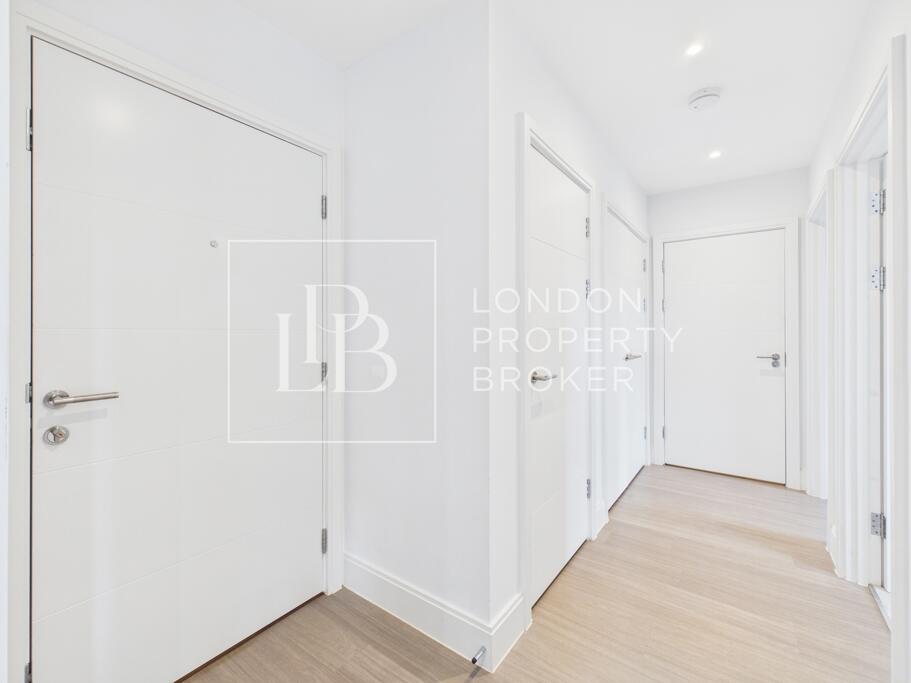 Apartment in Slough - More
