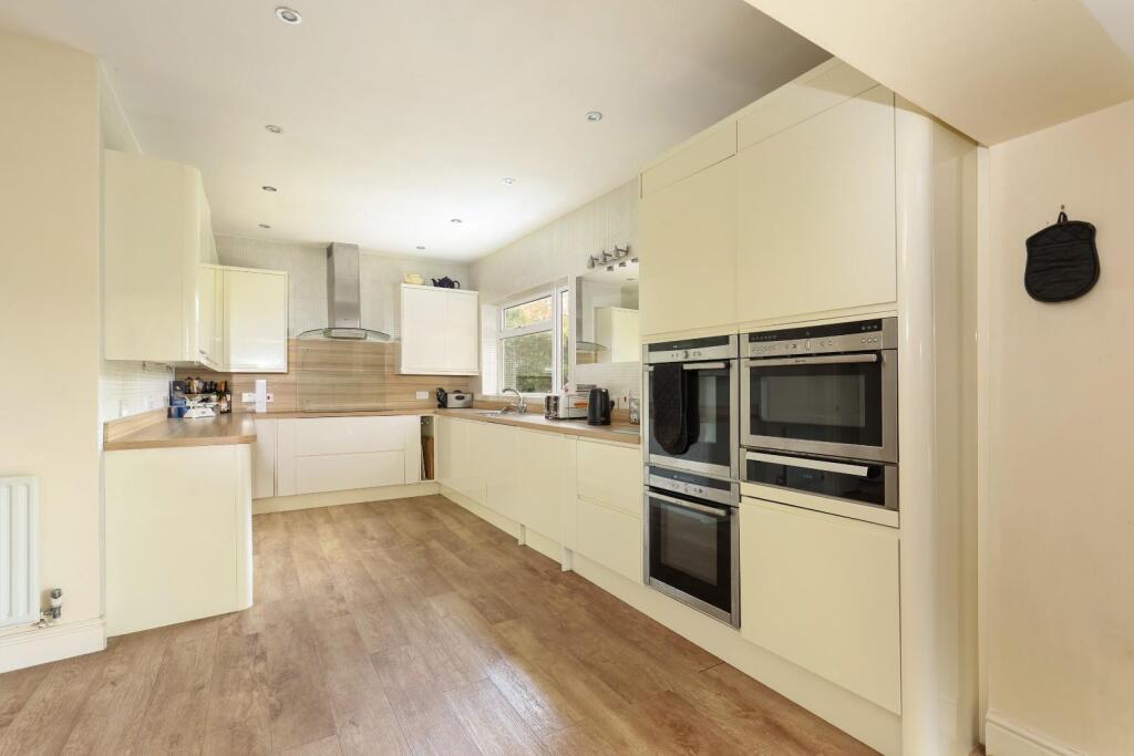 House in Gloucester - View 5