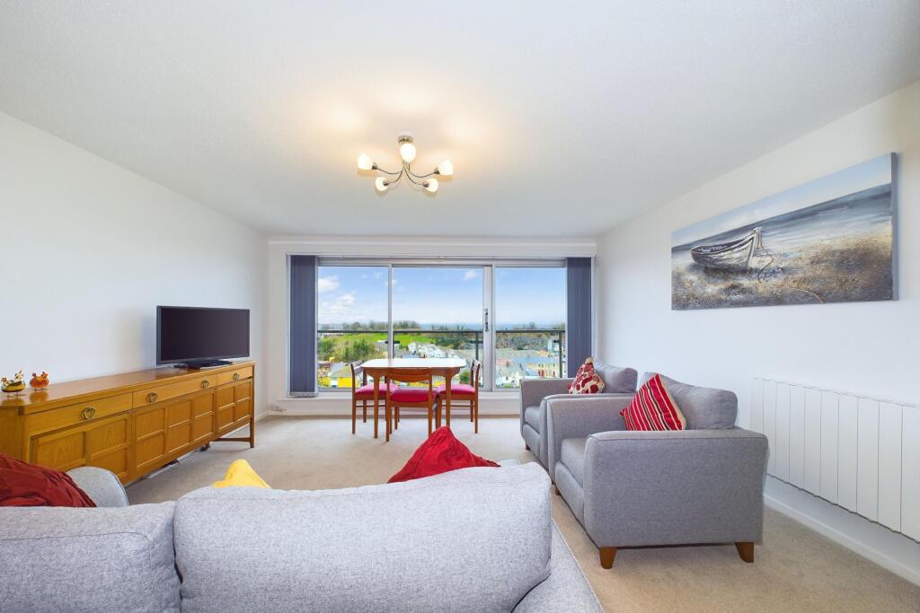 Apartment in Torquay, Torbay - View 3