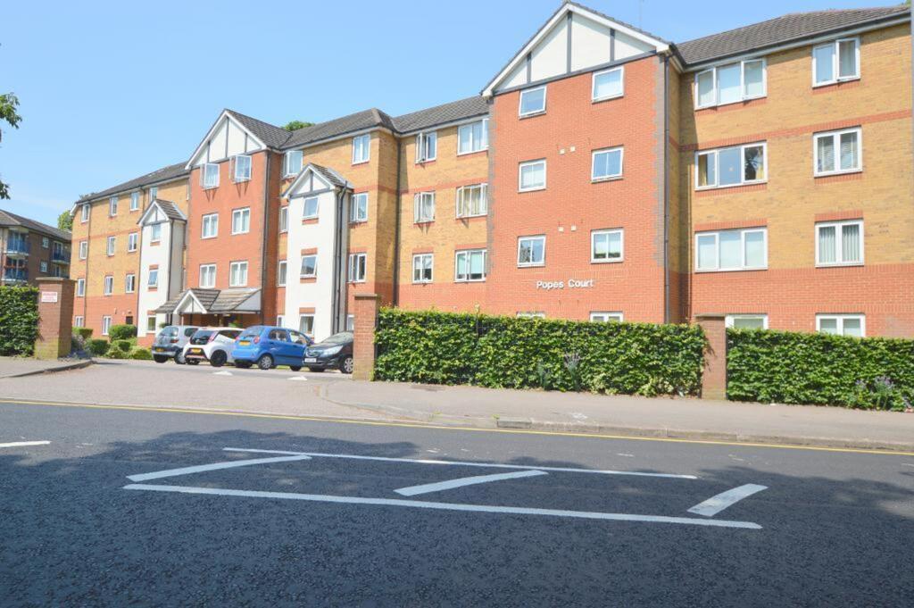 1-bed flat on Old Bedford Road, Popes Court Old Bedford Road, LU2, £75,000