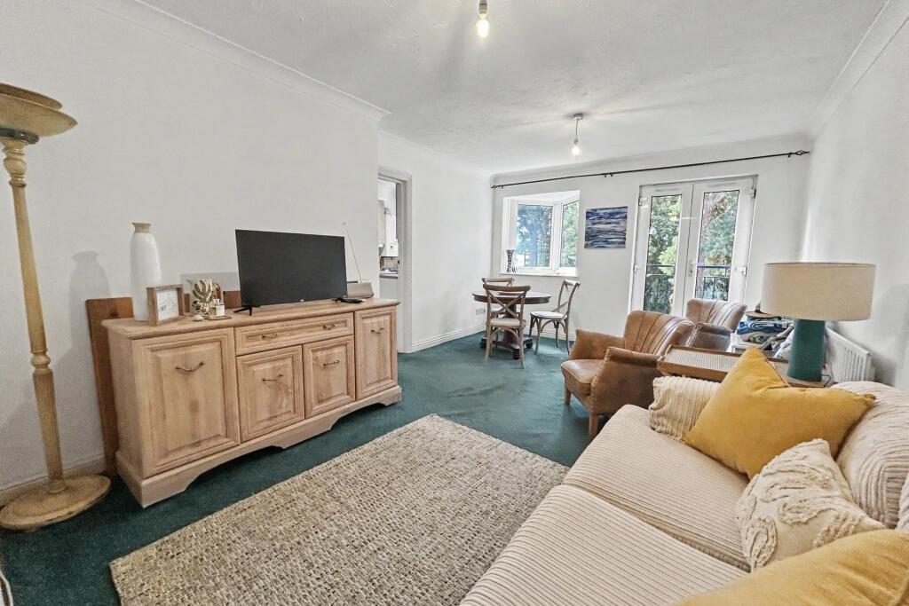 Apartment in Poole, Sandbanks - View 3