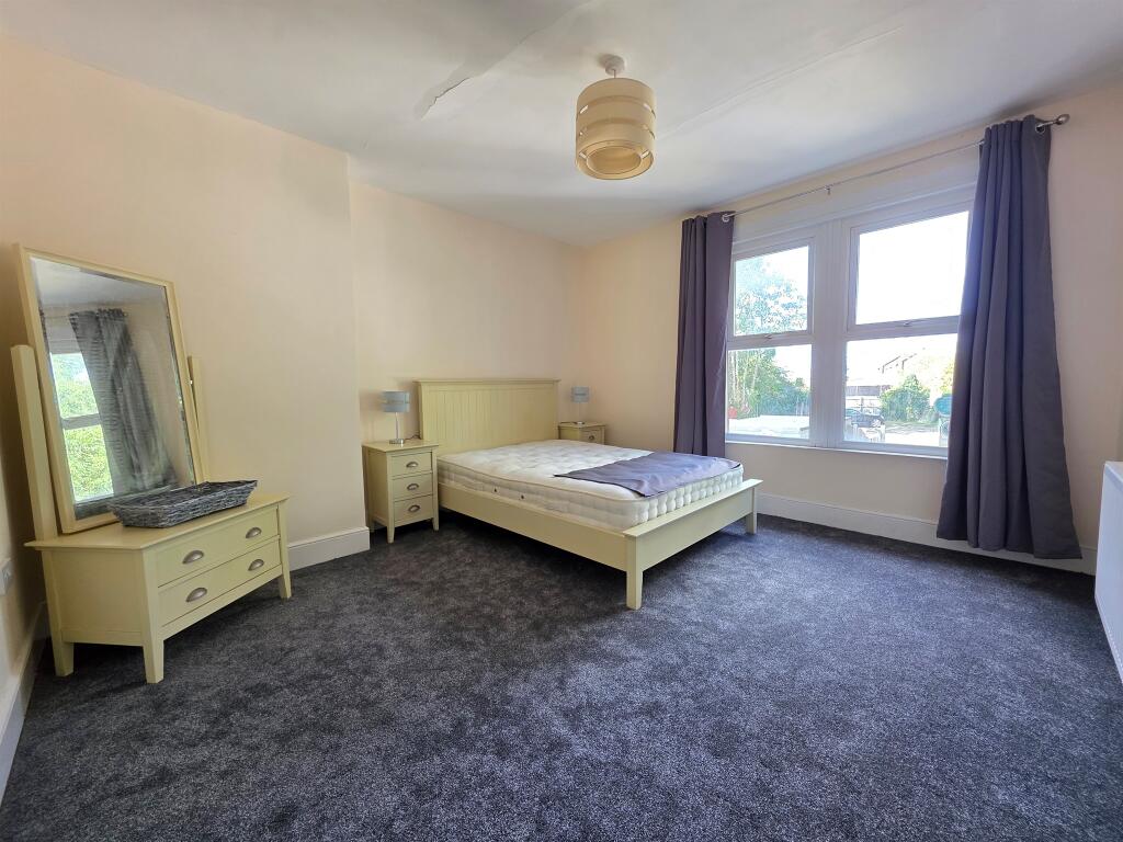 Apartment in Aylesbury, Buckinghamshire - View 5