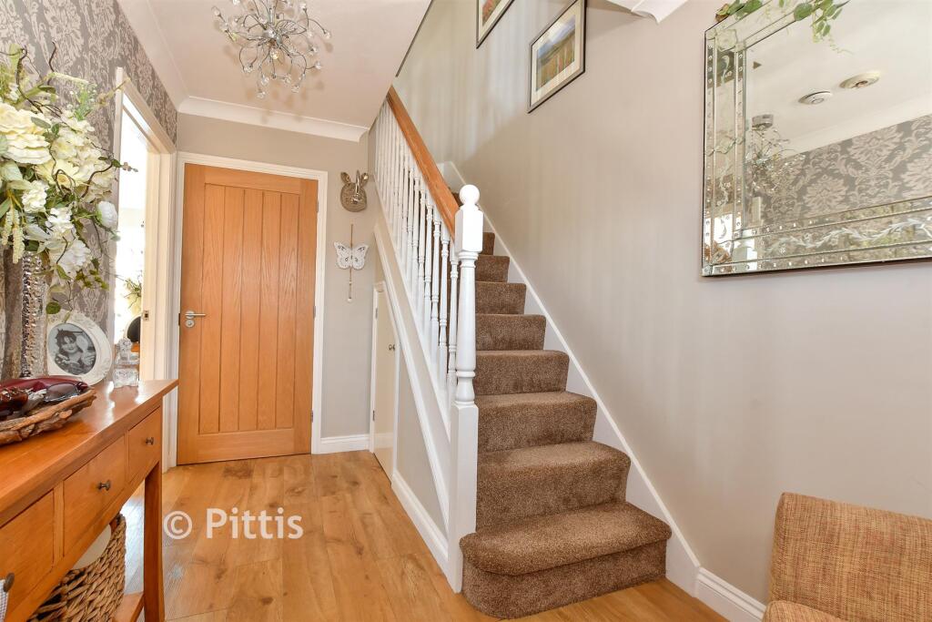 House in Sandown, Yaverland - More