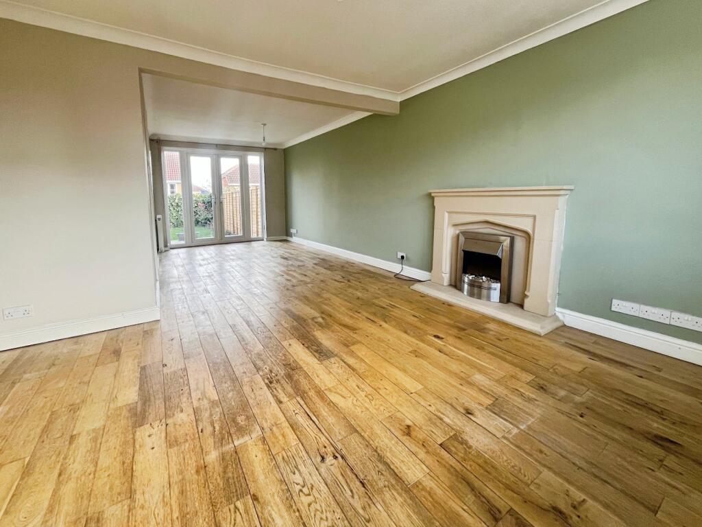 Hollingthorpe Avenue, Hall Green, Wakefield, West Yorkshire, WF4 photo 3