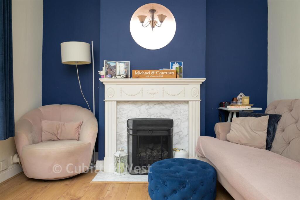 Apartment in Redhill - View 5