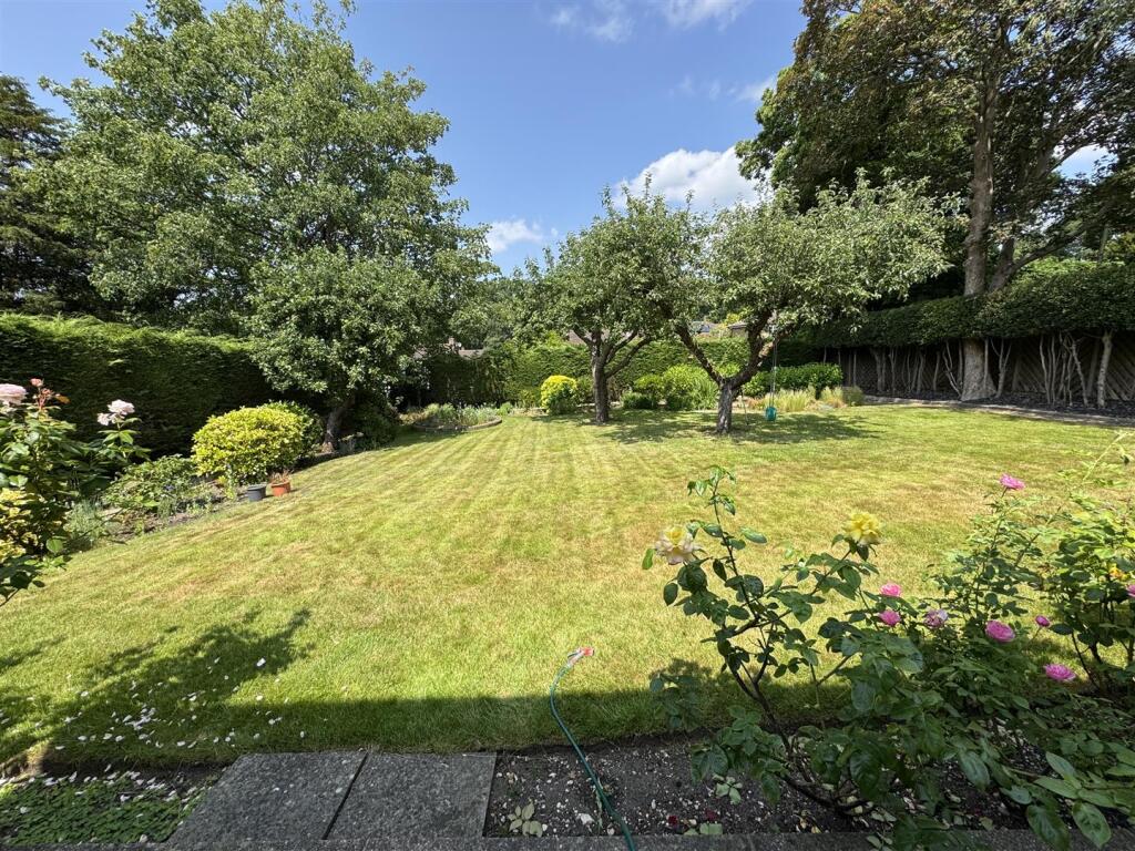 House in Guildford - View 2