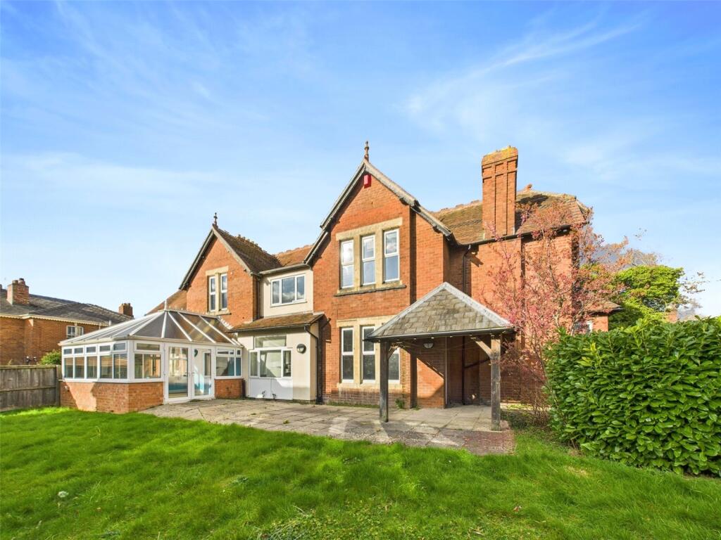 5-bed detached on Stroud Road, Gloucester, Gloucestershire, GL1, £425,000