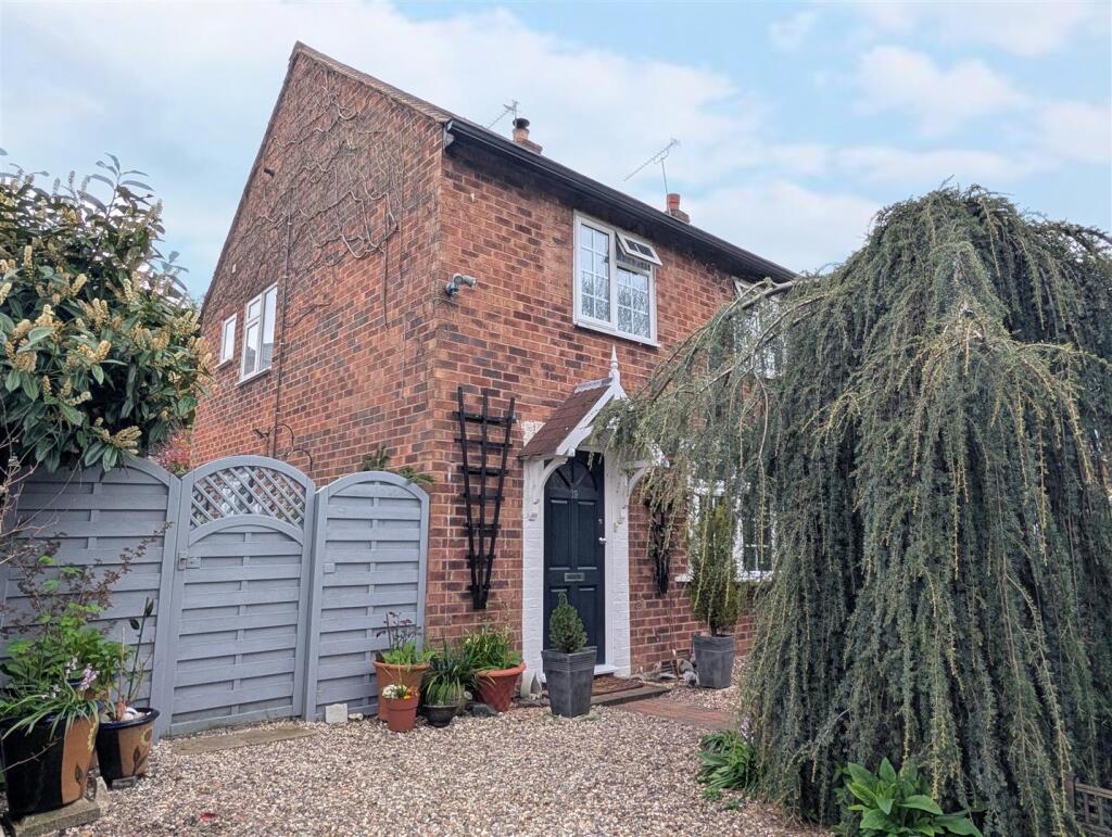 Main image of property: 19 Richmond Drive, Shrewsbury, SY3 8TN