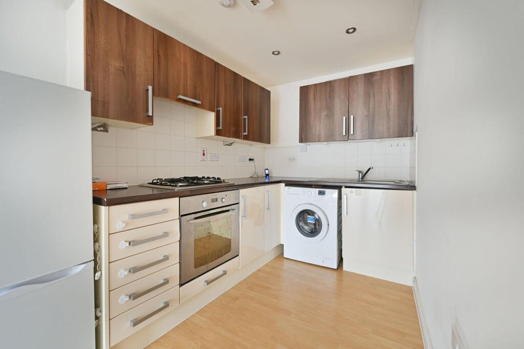 Apartment in Harrow - View 3
