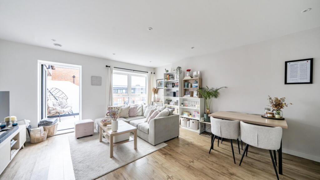 Apartment in Twickenham - View 4