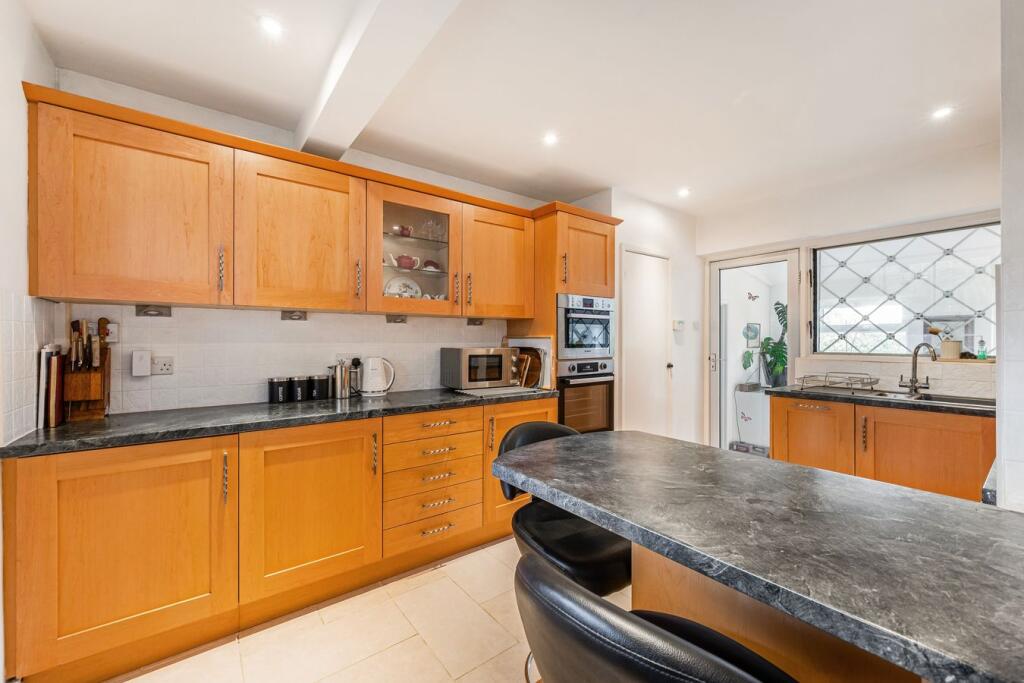 House in New Forest, Bank, Lyndhurst - View 5