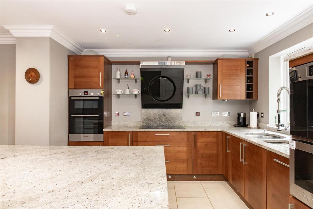 House in Croydon - View 4