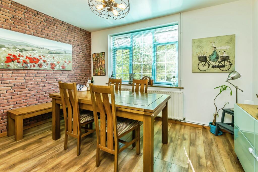 House in Orpington, Scadbury, St Paul's Cray - More