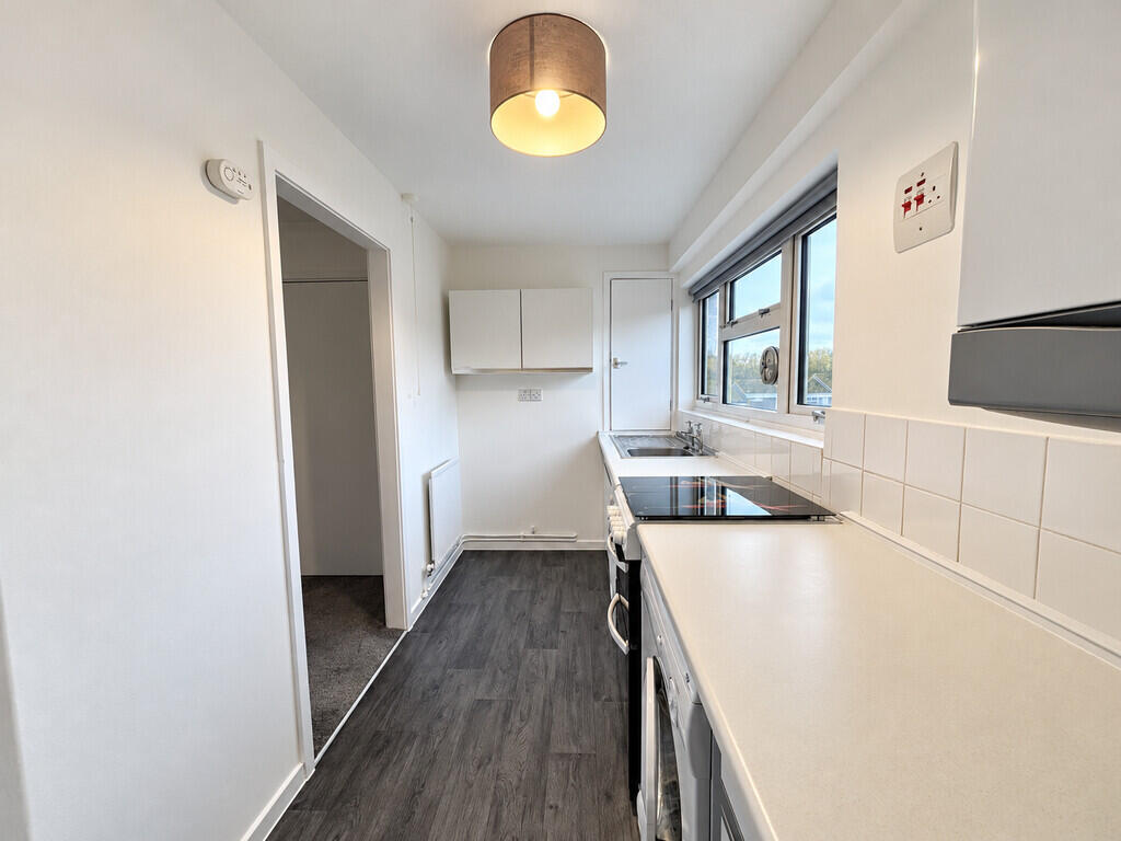 Apartment in Stevenage, Hertfordshire - View 5